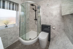 SHOWER ROOM- click for photo gallery